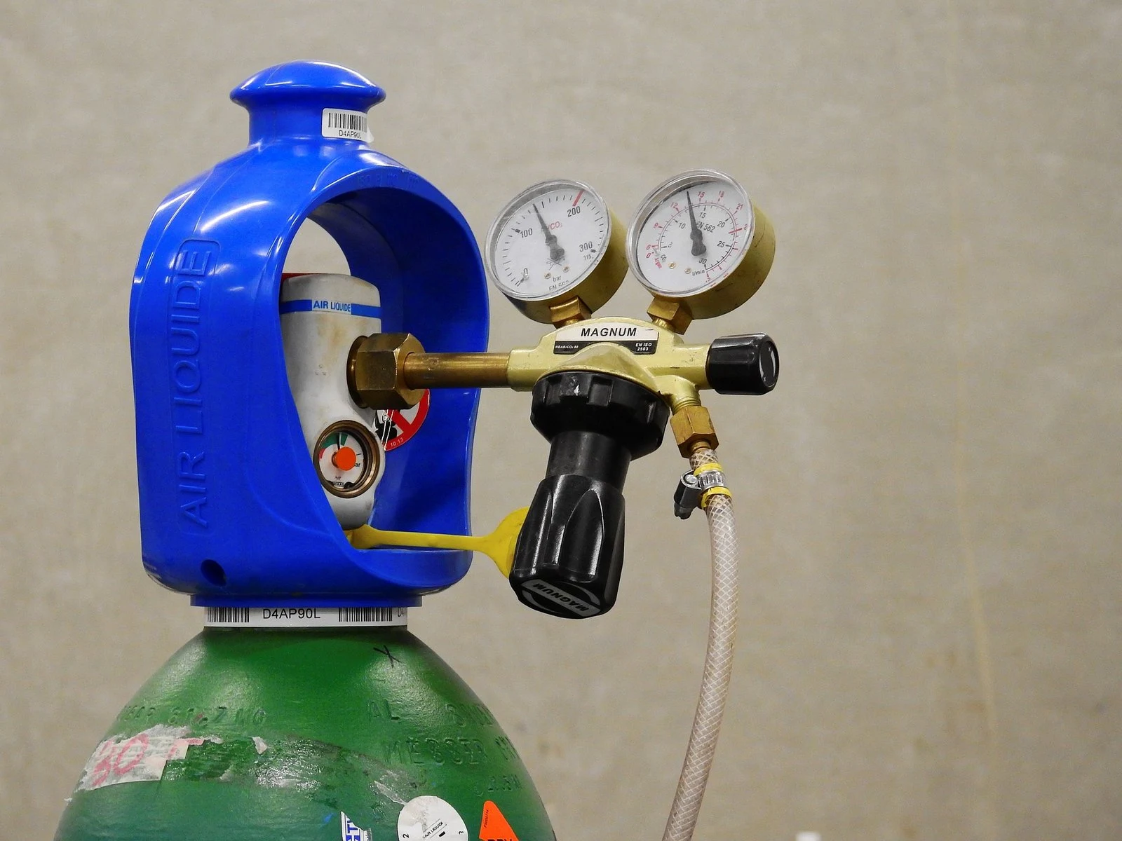 Gaz tüpü ve basınç kontrol ekipmanları